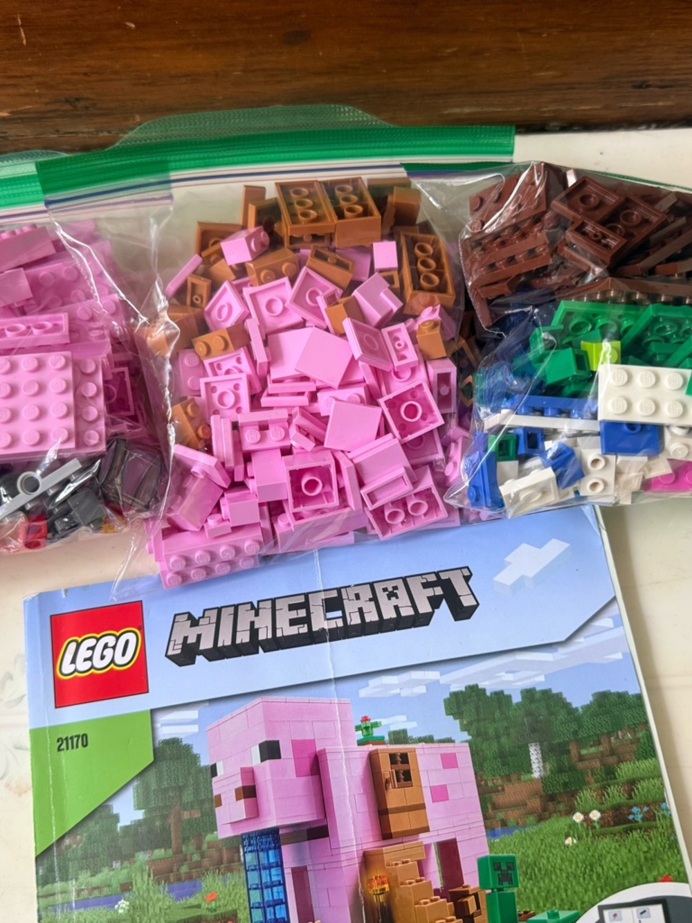 99% complete LEGO Minecraft: The Pig House (21170) - retired - Picture 4 of 7